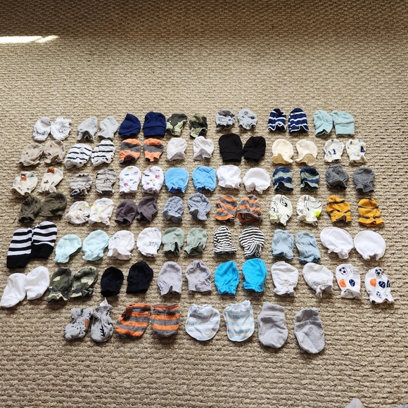 46 Pairs Of Baby Boy Hand Scratch Mittens - Picture 1 of 3